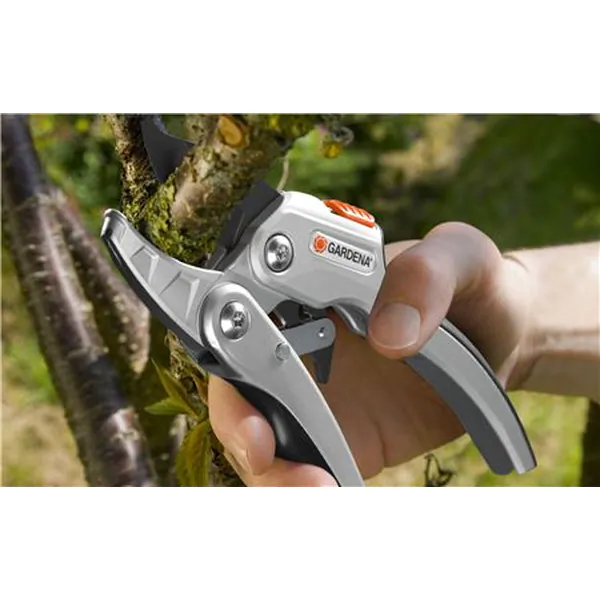 Секатор Gardena SmartCut с храповым механизмом 08798-20.000.00