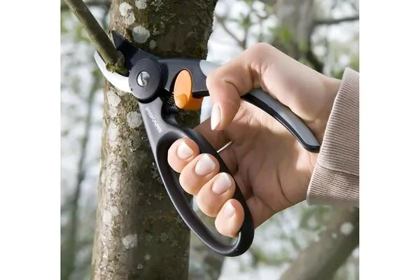 Секатор Fiskars плоскостной P44 111440 (1001534)