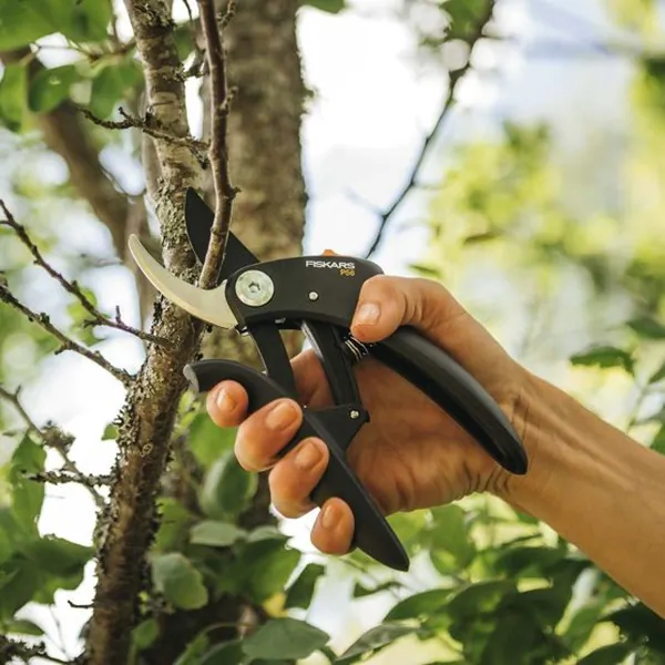 Секатор Fiskars PowerLever плоскостной P55 1026919