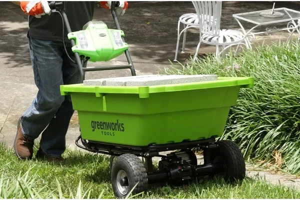 Аккумуляторная тележка GreenWorks ручная самоходная 7400007