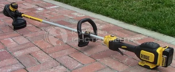 Аккумуляторный триммер DeWalt DCM 561 P1-QW