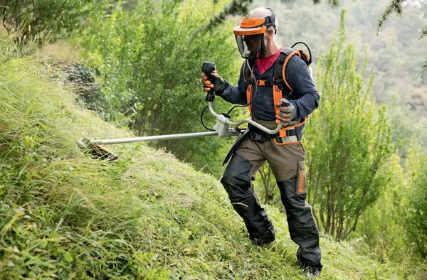 Аккумуляторный триммер Stihl FSA 130 GSB 260-2 4867-200-0018