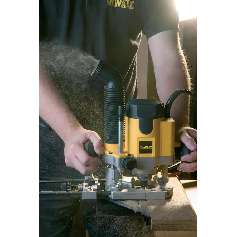 Фрезер DeWalt DW621