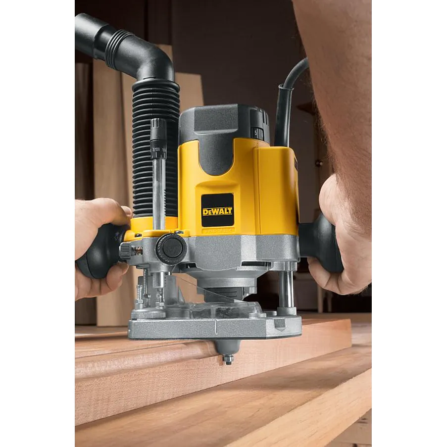 Фрезер DeWalt DW621