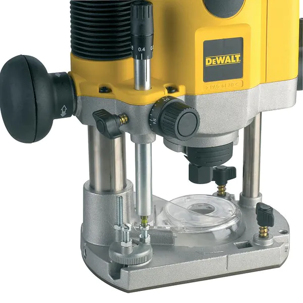 Фрезер DeWalt DW621