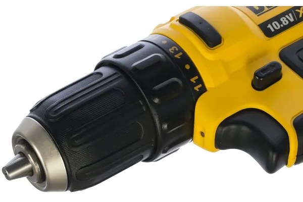 Аккумуляторная дрель-шуруповерт DeWalt DCD710C2-KS