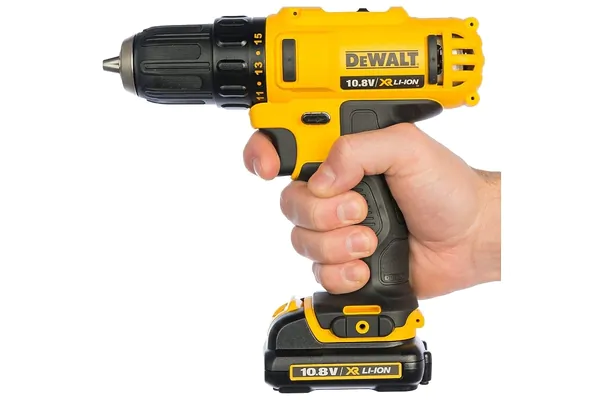 Аккумуляторная дрель-шуруповерт DeWalt DCD710C2-KS