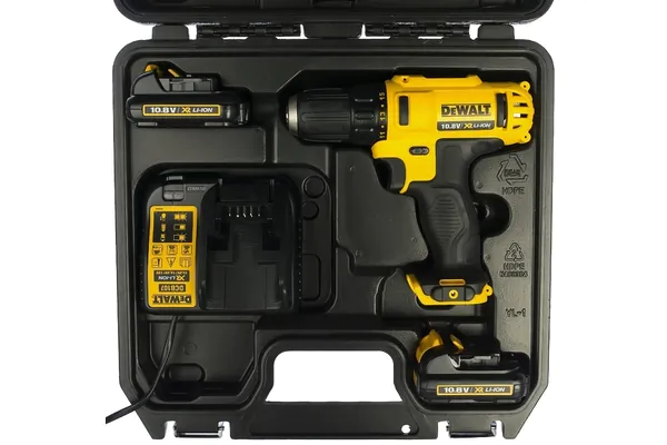 Аккумуляторная дрель-шуруповерт DeWalt DCD710C2-KS