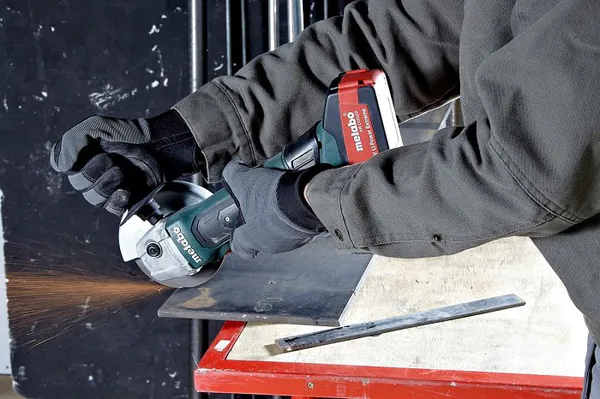 Аккумуляторная угловая шлифовальная машина Metabo W 18 LTX 125  без акб и зу  602174850