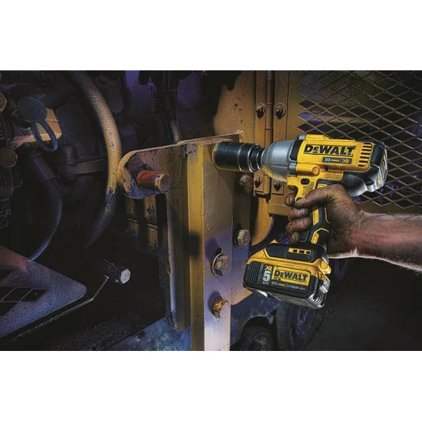 Аккумуляторный гайковерт DeWalt DCF899P2