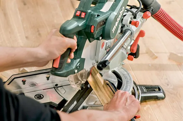 Пила торцовочная Metabo KGSV 72 Xact SYM 612216000