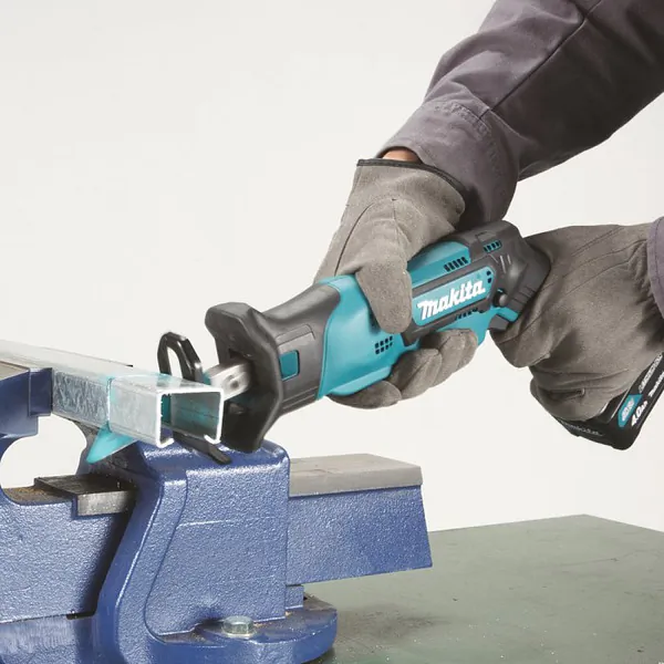 Аккумуляторная сабельная пила Makita JR 105 DZ