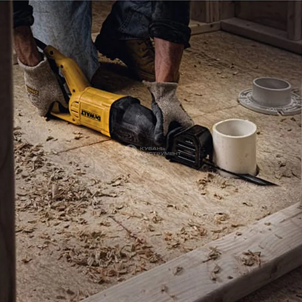 Пила сабельная DeWalt DWE305PK-QS