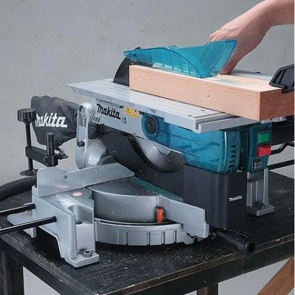 Пила торцовочная Makita LH 1201 FL