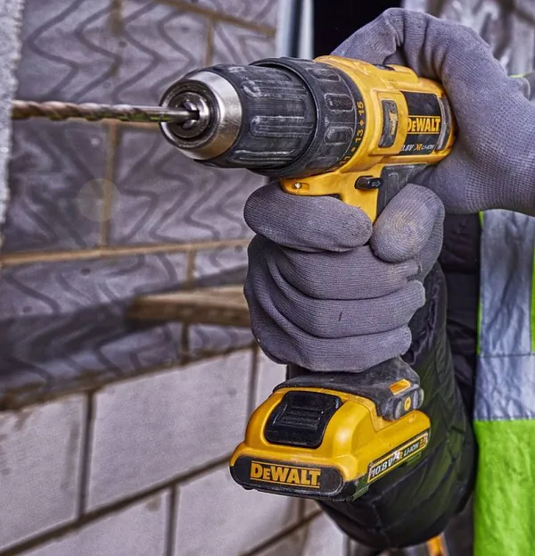 Аккумуляторная дрель-шуруповерт DeWalt DCD716D2-KS