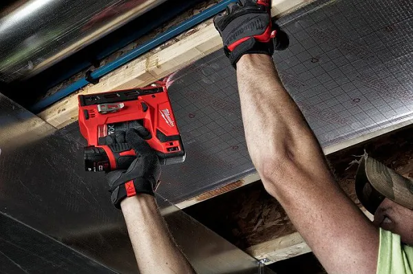 Аккумуляторный cтеплер Milwaukee M12 BST-0 4933459634