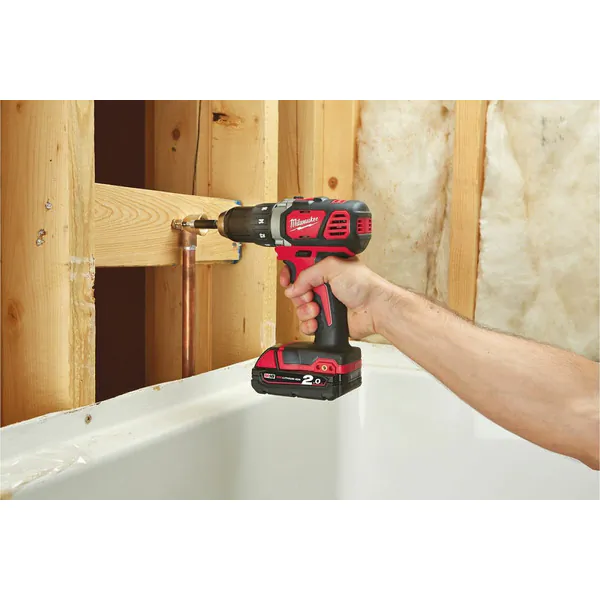 Аккумуляторная дрель-шуруповерт Milwaukee M18 BDD-202С Li-Ion2Ач 4933443555