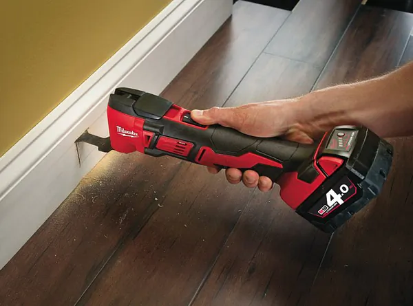 Аккумуляторный мультитул Milwaukee M18 BMT-421C Li-Ion4Ач 4933446210