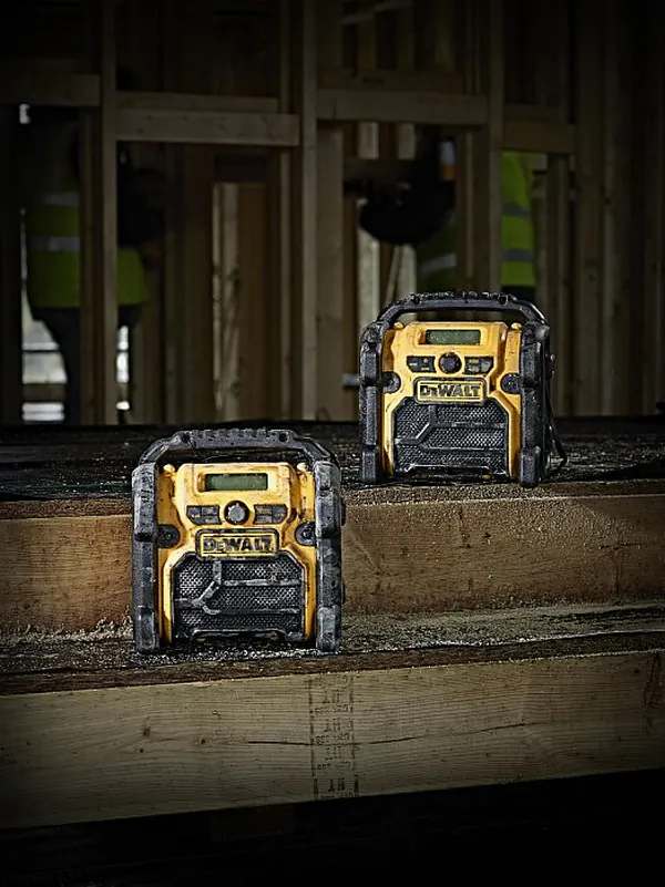 Аккумуляторное радио DeWalt XR Digital DCR020-QW