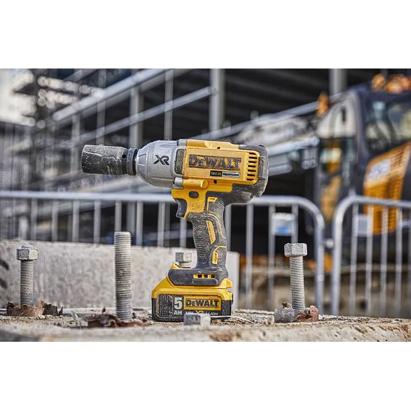 Аккумуляторный гайковерт DeWalt DCF897N