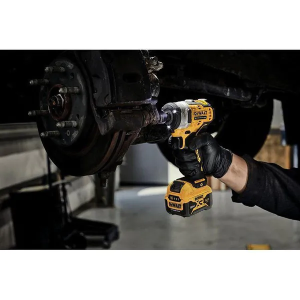 Аккумуляторный гайковерт DeWalt DCF901P1-QW