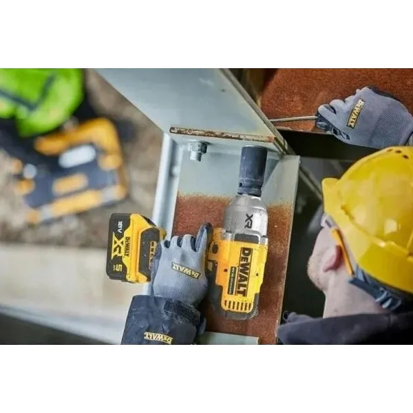 Аккумуляторный гайковерт DeWalt DCF900NT