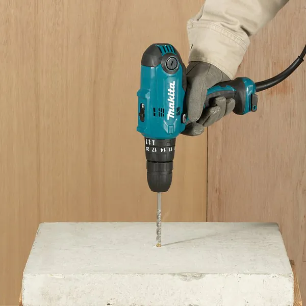 Дрель Makita HP0300