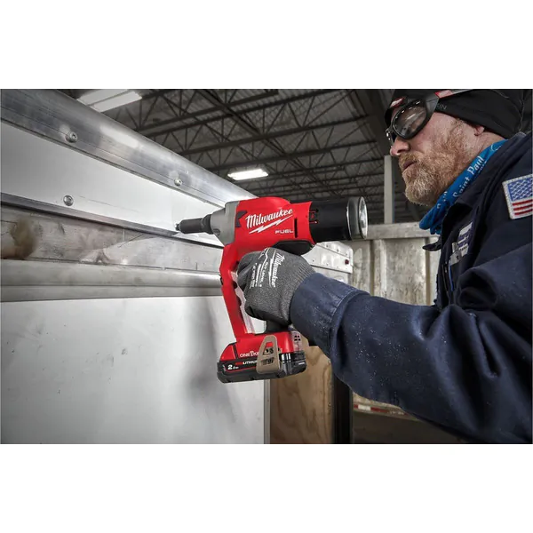 Аккумуляторный заклепочник Milwaukee M18 ONEFPRT-202X 4933478602