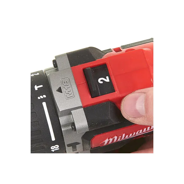 Аккумуляторный набор Milwaukee M18 CBLPP2A-402C 4933464536