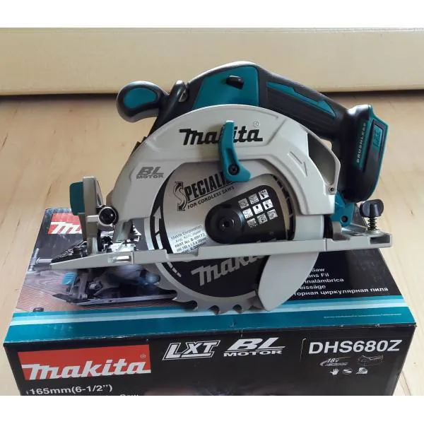 Аккумуляторная дисковая пила Makita DHS 680 Z