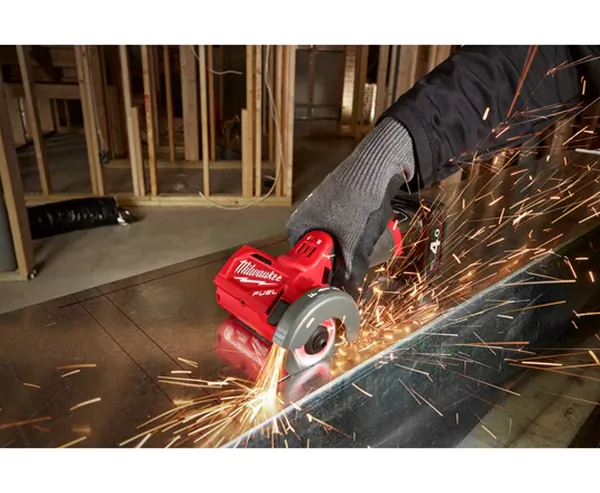 Аккумуляторная дисковая пила Milwaukee M12 FCOT-422X 4933464619