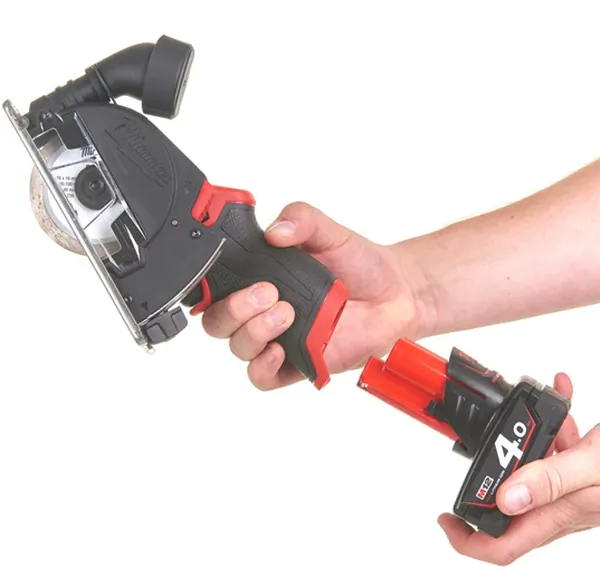 Аккумуляторная дисковая пила Milwaukee M12 FCOT-422X 4933464619