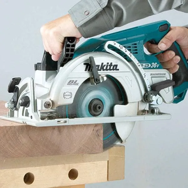 Аккумуляторная дисковая пила Makita DRS 780 Z