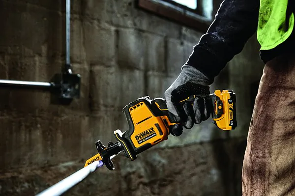 Аккумуляторная сабельная пила DeWalt DCS312N-XJ  без АКБ и ЗУ 