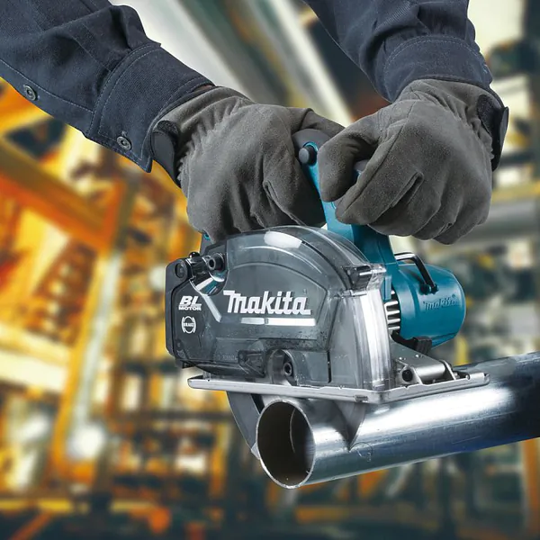 Аккумуляторная дисковая пила Makita DCS553Z