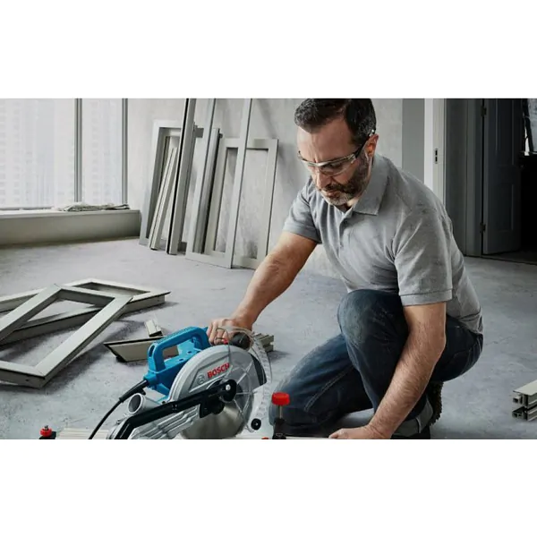 Пила торцовочная Bosch GCM 216 0601B33000