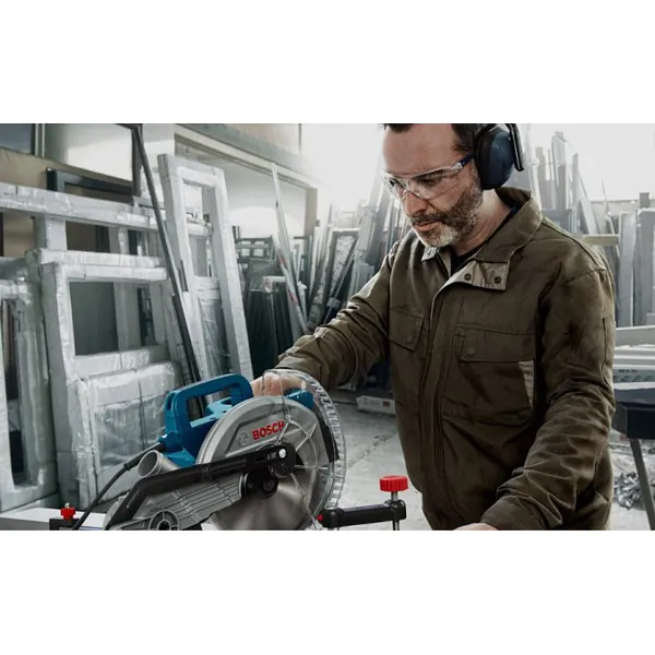 Пила торцовочная Bosch GCM 216 0601B33000