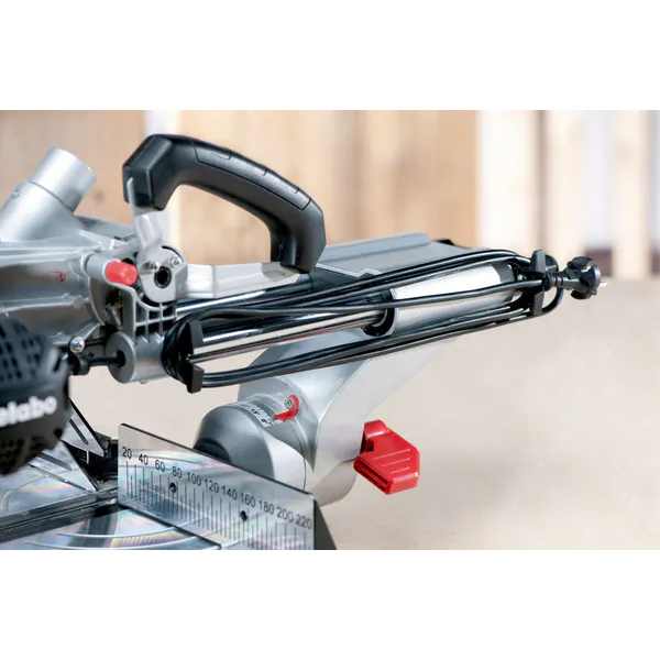 Пила торцовочная Metabo KGS 216 M + пильный диск 690827000