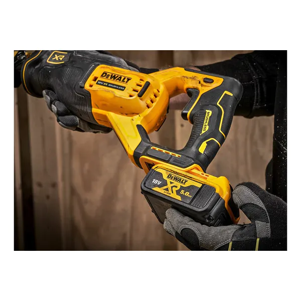 Аккумуляторная сабельная пила DeWalt DCS382N