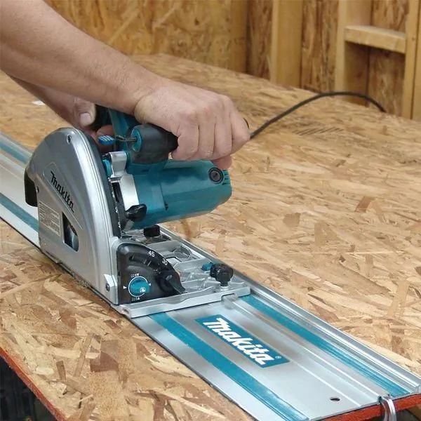 Пила дисковая Makita SP6000J