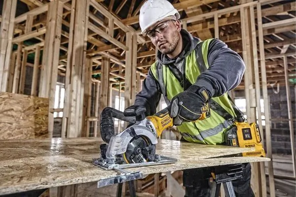 Аккумуляторная дисковая пила DeWalt DCS571E1T-XJ 115мм без ЗУ