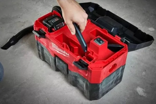 Аккумуляторный пылесос Milwaukee M18 VC2 4933464029