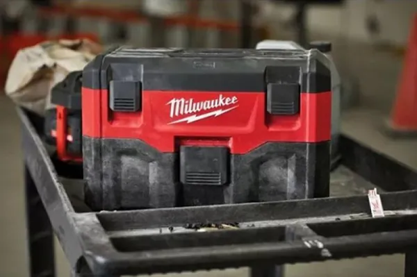 Аккумуляторный пылесос Milwaukee M18 VC2 4933464029