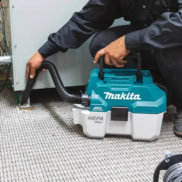 Аккумуляторный пылесос Makita DVC 750 LZ