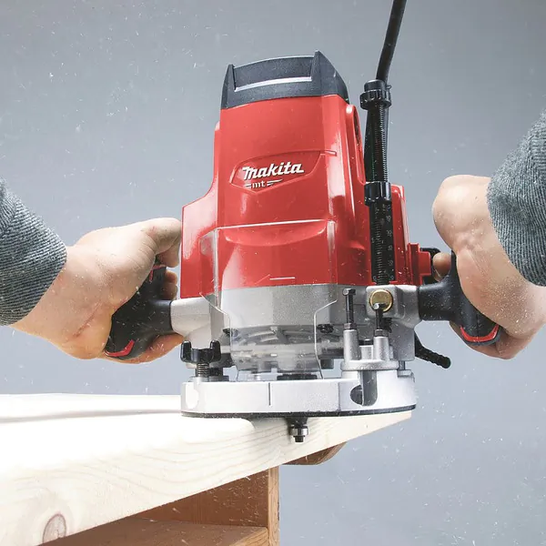 Фрезер Makita M3600