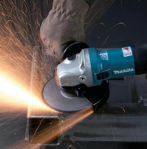 Угловая шлифовальная машина Makita GA6040R