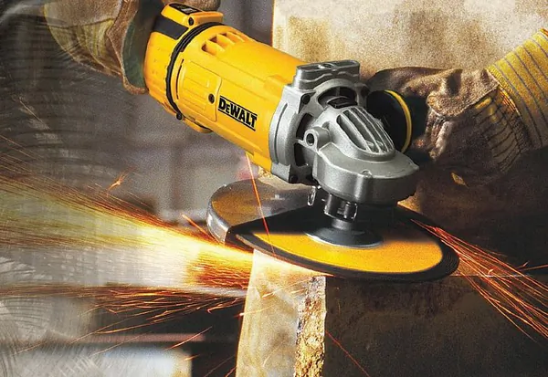 Угловая шлифовальная машина DeWalt DWE496