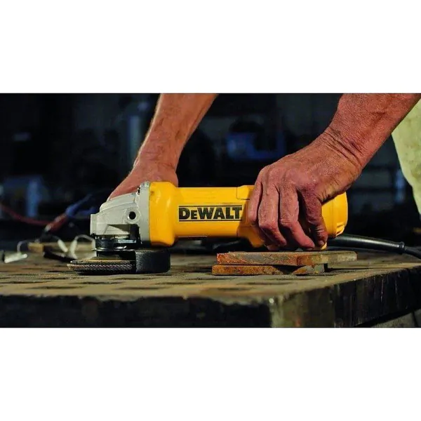 Угловая шлифовальная машина DeWalt DWE4233-QS