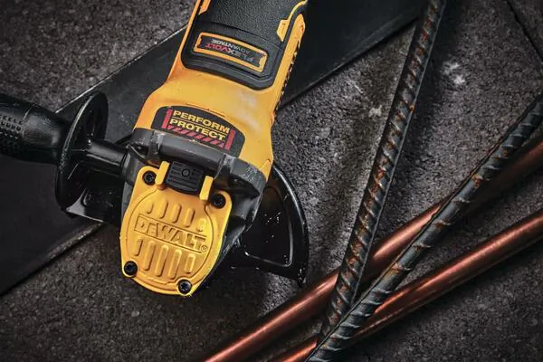 Аккумуляторная угловая шлифовальная машина DeWalt DCG409VSNT-XJ