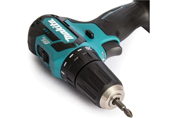 Аккумуляторная дрель-шуруповерт Makita DF332DWAE